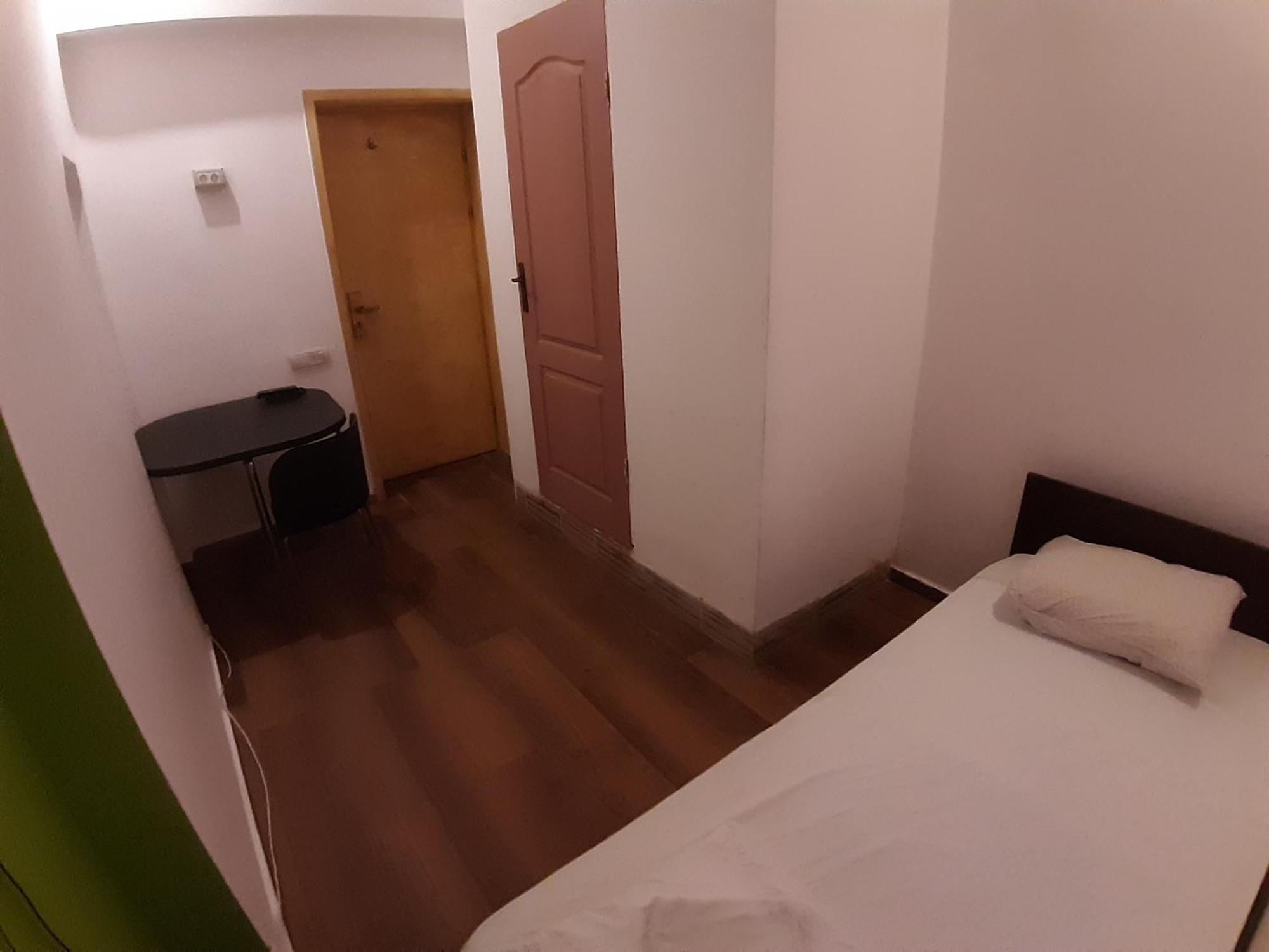 Central Accommodation Budget By Hr ブカレスト エクステリア 写真